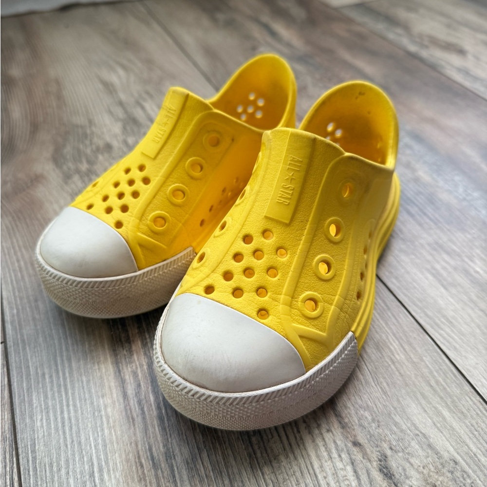 Converse Chuck Taylor All Star Play Lite Vibrant Yellow Kids Slip on Sneakers 10 - Picture 2 of 6